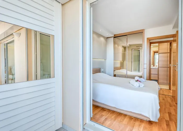 Apartment Port Azur Sea View - Happy